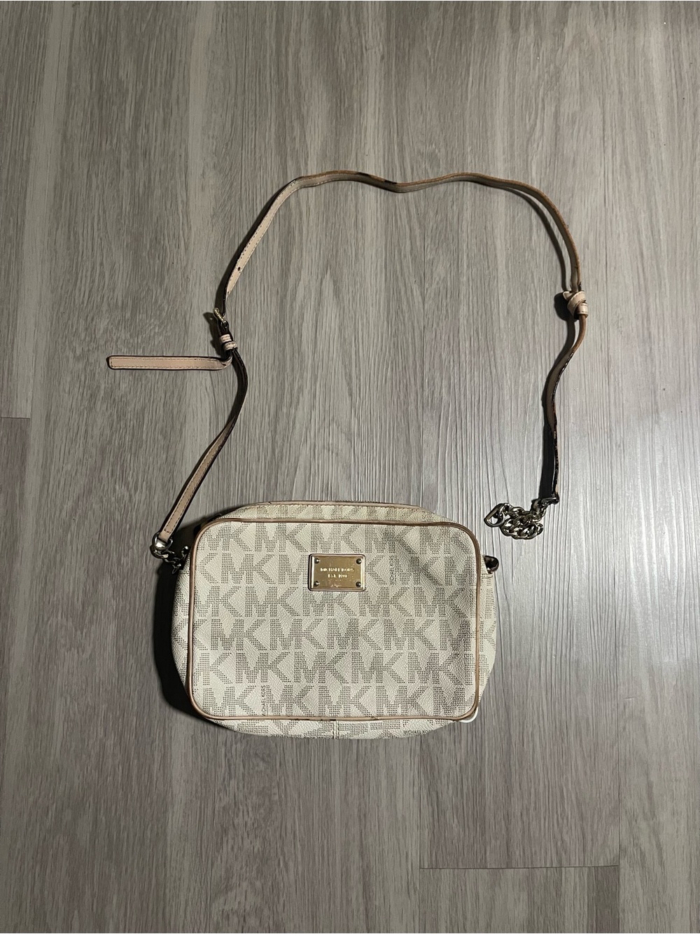 Michael Kors Jet Set Travel Signature Crossbody Bag